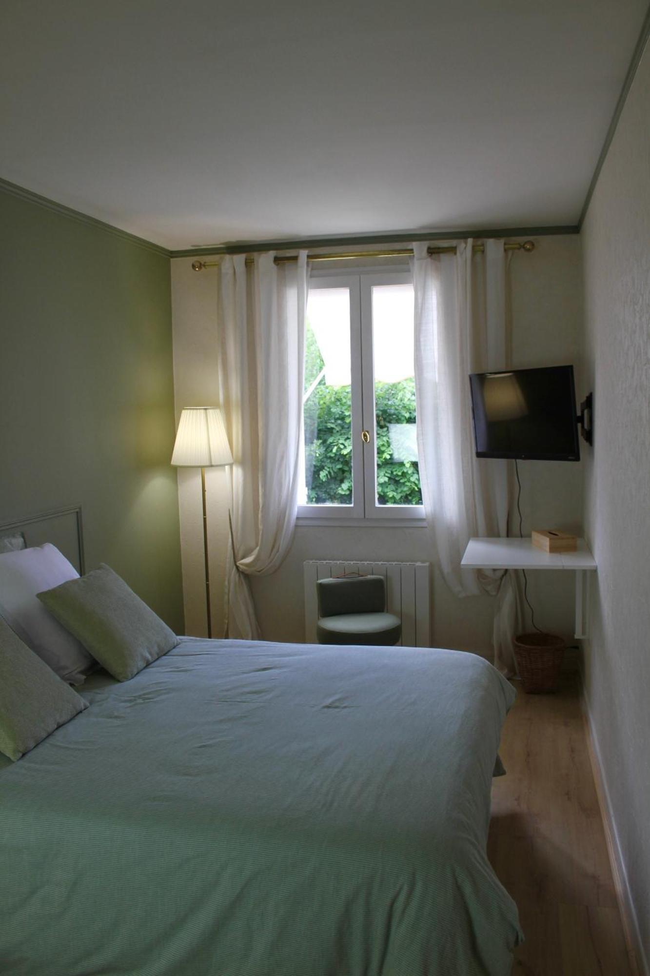 Chambres A La Maison Hermitage Aincourt Exterior photo